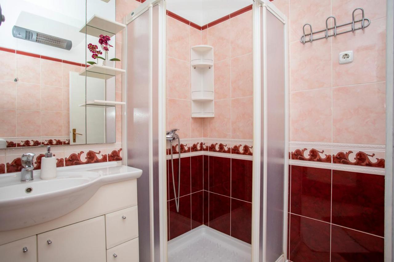 Villa Carla With Private Pool & Kids Playground - Pet Friendly Mutvoran Eksteriør billede