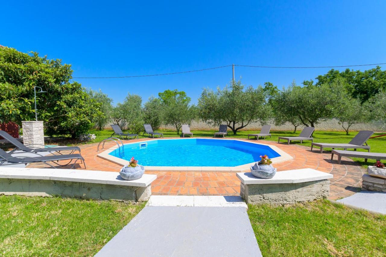 Villa Carla With Private Pool & Kids Playground - Pet Friendly Mutvoran Eksteriør billede