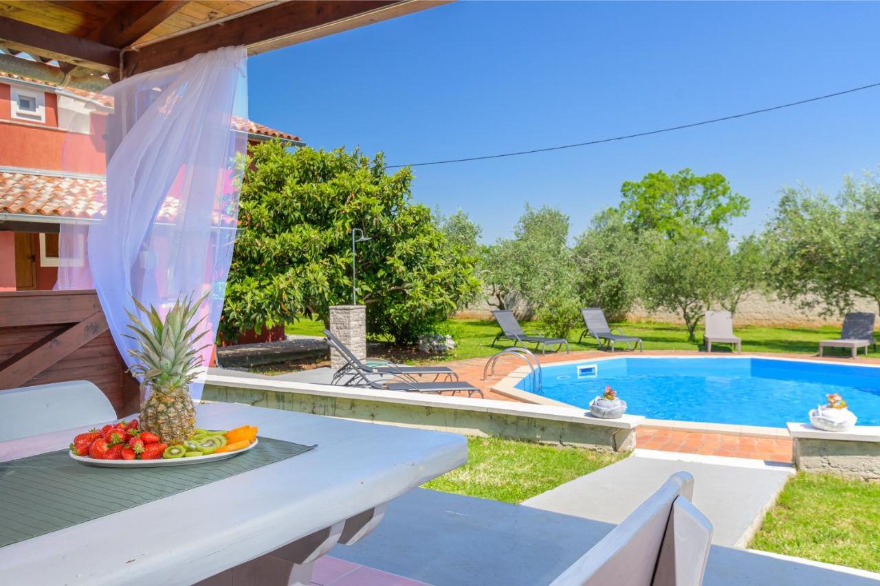 Villa Carla With Private Pool & Kids Playground - Pet Friendly Mutvoran Eksteriør billede