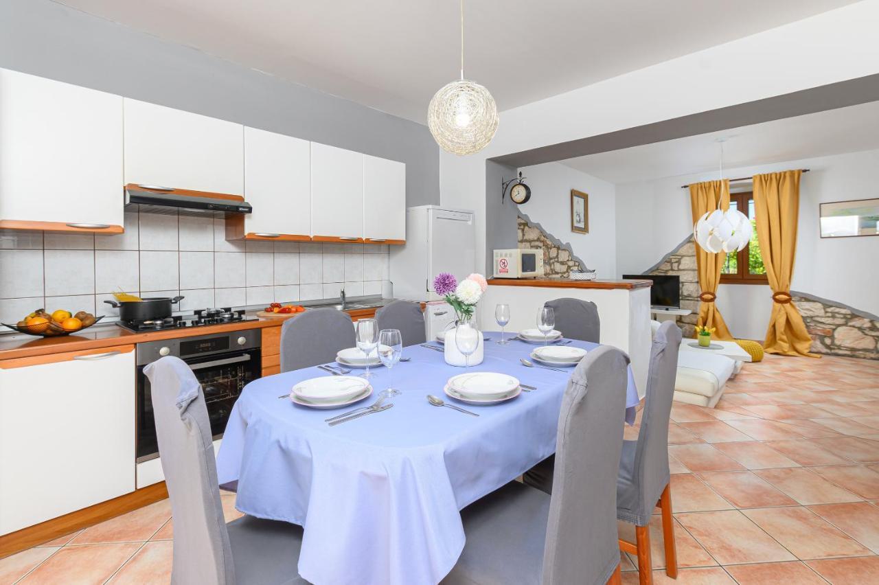 Villa Carla With Private Pool & Kids Playground - Pet Friendly Mutvoran Eksteriør billede