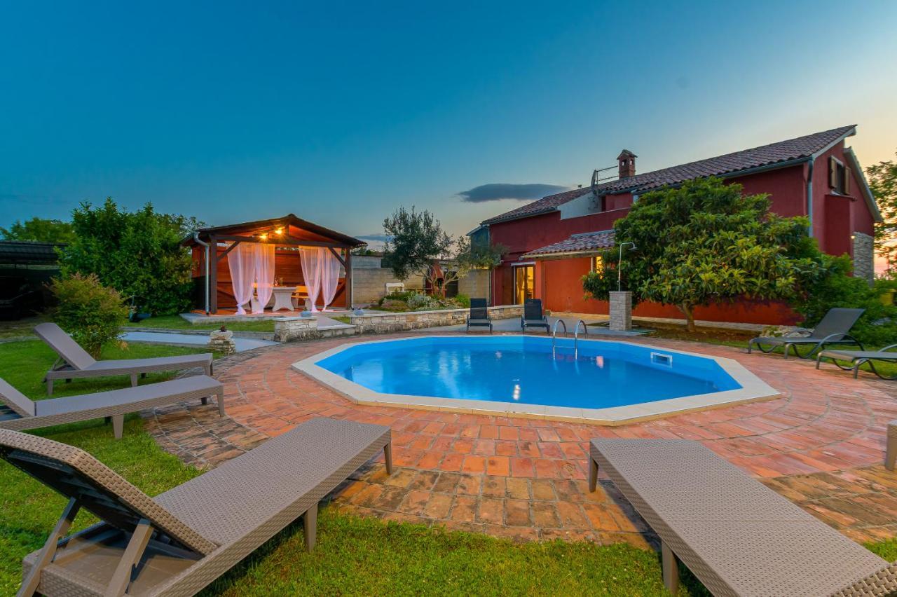 Villa Carla With Private Pool & Kids Playground - Pet Friendly Mutvoran Eksteriør billede