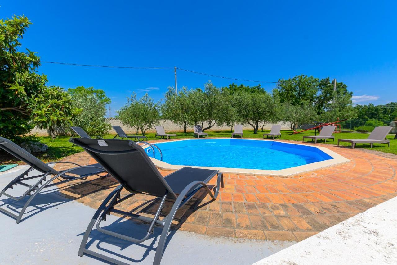 Villa Carla With Private Pool & Kids Playground - Pet Friendly Mutvoran Eksteriør billede