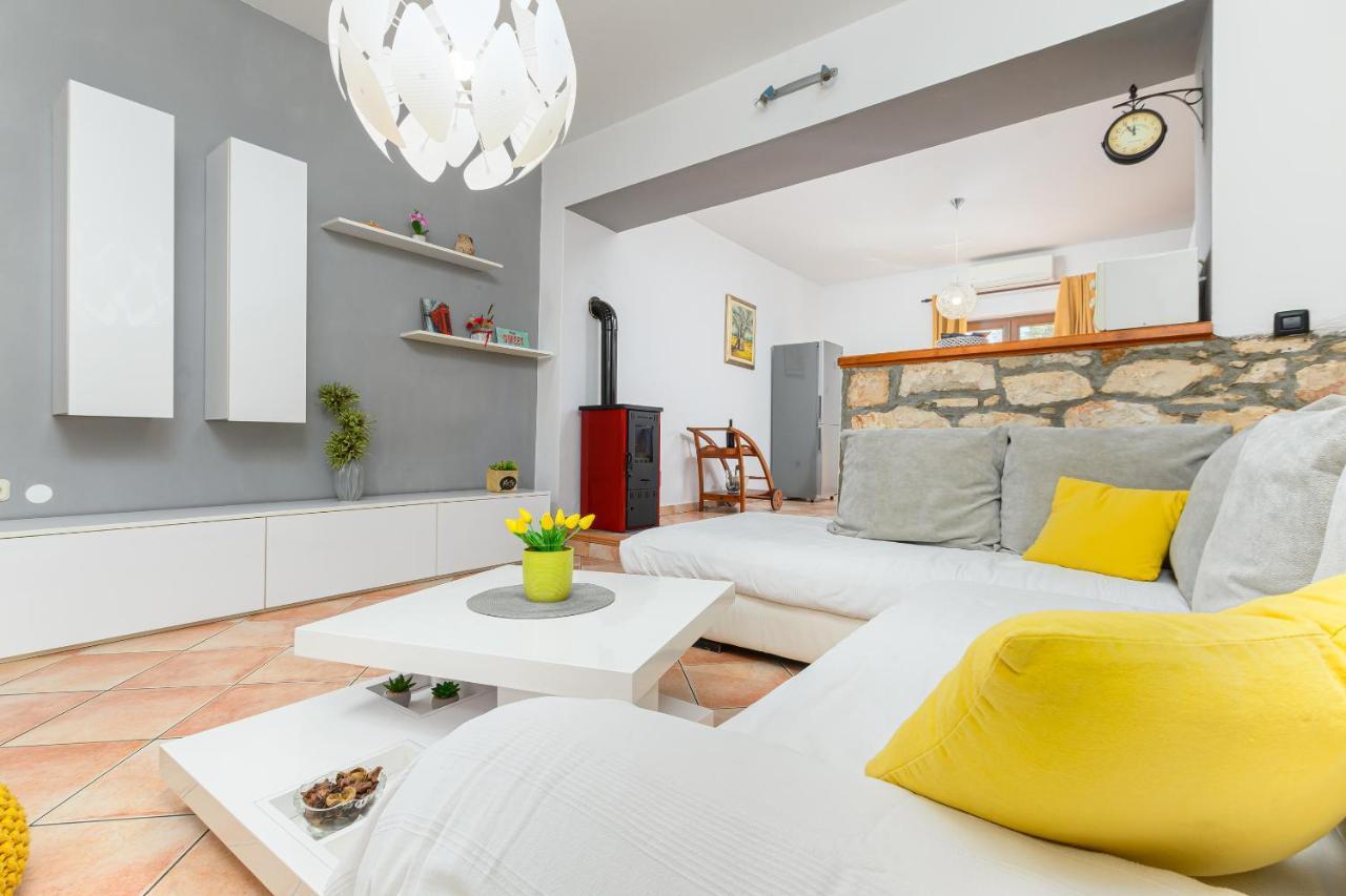 Villa Carla With Private Pool & Kids Playground - Pet Friendly Mutvoran Eksteriør billede