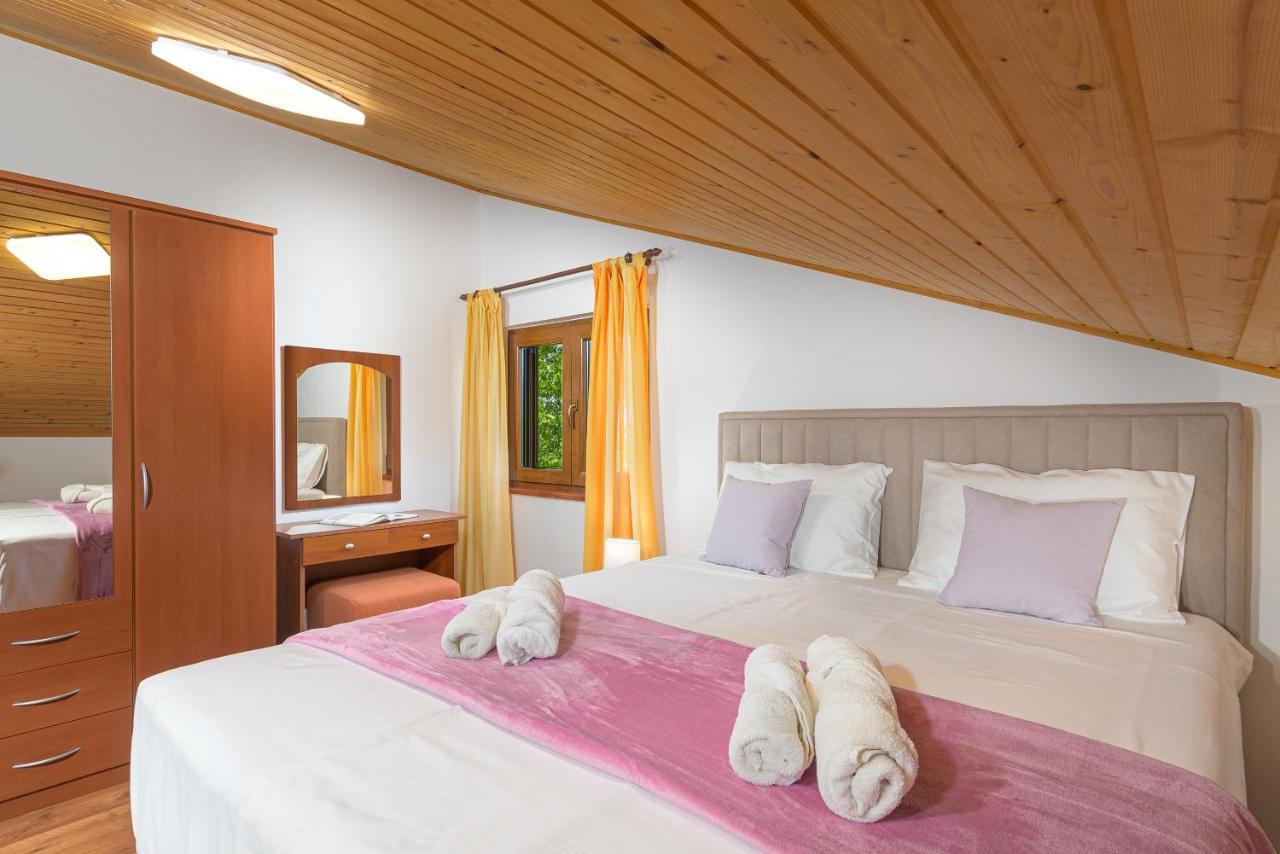 Villa Carla With Private Pool & Kids Playground - Pet Friendly Mutvoran Eksteriør billede